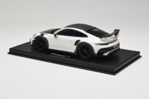 Porsche 911 992 TechArt GTstreet R Fehér Fekete Felnikkel TechArt 1:18 REMC013 Gyanta – 5. kép a 6-ből
