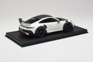 Porsche 911 992 TechArt GTstreet R Fehér Kék Felnikkel TechArt 1:18 REMC014 Gyanta – 3. kép a 6-ből