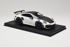 Porsche 911 992 TechArt GTstreet R Fehér Kék Felnikkel TechArt 1:18 REMC014 Gyanta – 4. kép a 6-ből