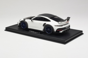 Porsche 911 992 TechArt GTstreet R Fehér Kék Felnikkel TechArt 1:18 REMC014 Gyanta – 5. kép a 6-ből