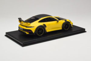 Porsche 911 992 TechArt GTstreet R Sárga Fekete Felnikkel TechArt 1:18 REMC011 Gyanta – 3. kép a 6-ből