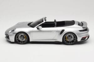 Porsche 911 992 Turbo S Kabrió Ezüst Minichamps 1:18 155069082 Fém – 3. kép a 6-ből