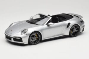 Porsche 911 992 Turbo S Kabrió Ezüst Minichamps 1:18 155069082 Fém