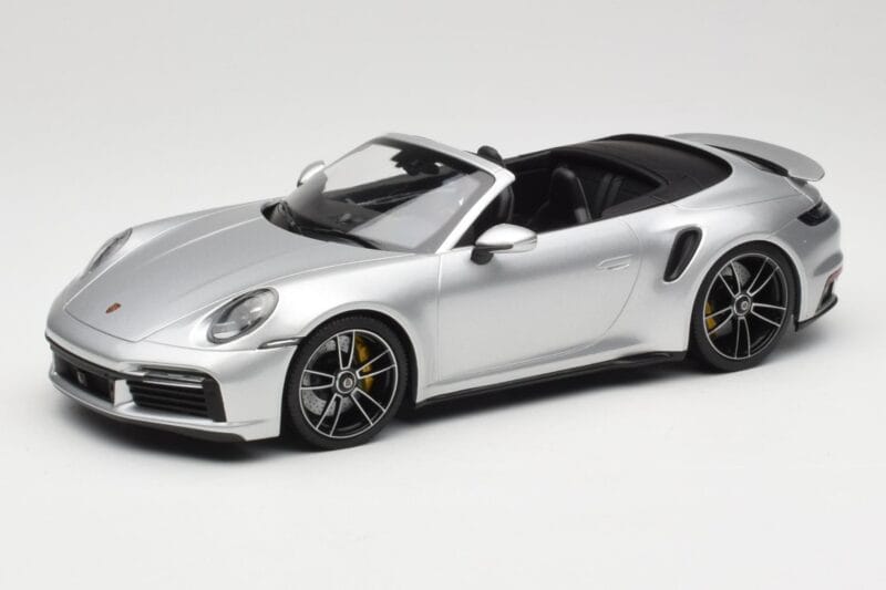 Porsche 911 992 Turbo S Kabrió Ezüst Minichamps 1:18 155069082 Fém