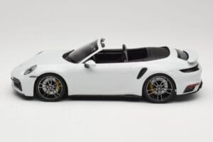 Porsche 911 992 Turbo S Kabrió White Metallic Minichamps 1:18 155069080 Fém – 3. kép a 6-ből