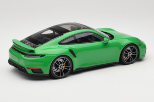 Porsche 911 992 Turbo S Zöld Minichamps 1:18 153069077 Fém – 2. kép a 6-ből