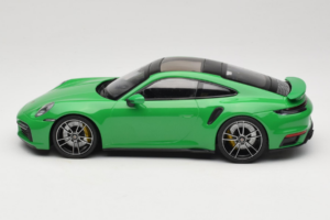 Porsche 911 992 Turbo S Zöld Minichamps 1:18 153069077 Fém – 3. kép a 6-ből