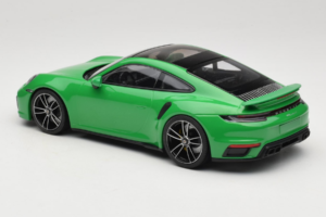 Porsche 911 992 Turbo S Zöld Minichamps 1:18 153069077 Fém – 5. kép a 6-ből