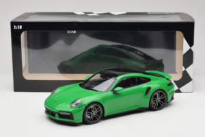 Porsche 911 992 Turbo S Zöld Minichamps 1:18 153069077 Fém – 6. kép a 6-ből