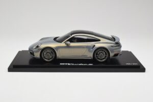 Porsche 911 Turbo S 992 Silver Bamboo Chromaflire With Display Case Spark 1:18 WAP0219100RTSS Gyanta