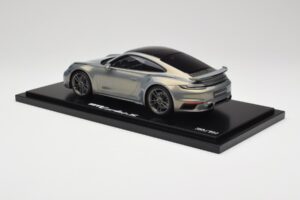 Porsche 911 Turbo S 992 Silver Bamboo Chromaflire With Display Case Spark 1:18 WAP0219100RTSS Gyanta – 5. kép a 7-ből