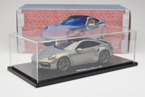 Porsche 911 Turbo S 992 Silver Bamboo Chromaflire With Display Case Spark 1:18 WAP0219100RTSS Gyanta – 7. kép a 7-ből