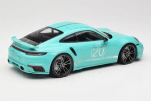 Porsche 911 992 Turbo S Sport Design Package Racing Green Minichamps 1:18 155069175 Fém – 2. kép a 6-ből