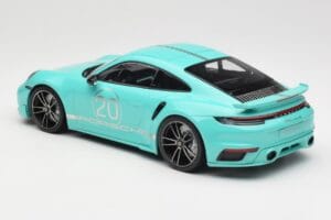 Porsche 911 992 Turbo S Sport Design Package Racing Green Minichamps 1:18 155069175 Fém – 5. kép a 6-ből