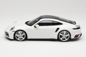 Porsche 911 Turbo S 992 Fehér Minichamps 1:18 WAP0211620RTRB Fém – 3. kép a 6-ből