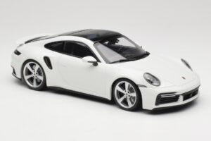 Porsche 911 Turbo S 992 Fehér Minichamps 1:18 WAP0211620RTRB Fém – 4. kép a 6-ből