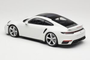 Porsche 911 Turbo S 992 Fehér Minichamps 1:18 WAP0211620RTRB Fém – 5. kép a 6-ből
