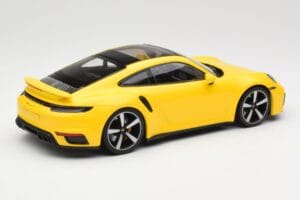 Porsche 911 992 Turbo S Sárga Minichamps 1:18 155069071 Fém – 2. kép a 6-ből