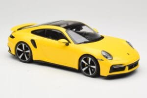 Porsche 911 992 Turbo S Sárga Minichamps 1:18 155069071 Fém – 4. kép a 6-ből