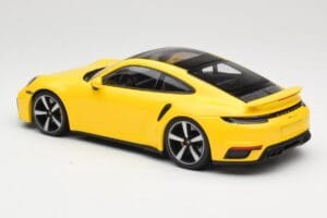 Porsche 911 992 Turbo S Sárga Minichamps 1:18 155069071 Fém – 5. kép a 6-ből