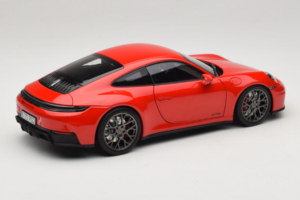 Porsche 911 992.2 Carrera 4 GTS Guards Red Norev 1:18 187171 Fém – 3. kép a 8-ből
