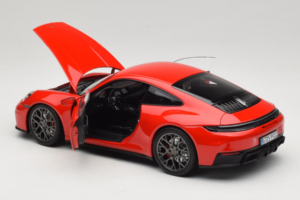 Porsche 911 992.2 Carrera 4 GTS Guards Red Norev 1:18 187171 Fém – 5. kép a 8-ből