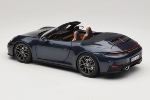 Porsche 911 992.2 Carrera Kabrió Yachting Blue Norev 1:18 187180 Fém – 7. kép a 8-ből