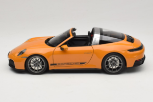 Porsche 911 992.2 Targa 4 GTS Bahama Yellow Norev 1:18 187190 Fém – 5. kép a 10-ből