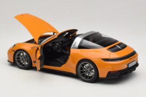 Porsche 911 992.2 Targa 4 GTS Bahama Yellow Norev 1:18 187190 Fém – 7. kép a 10-ből
