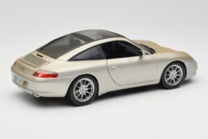 Porsche 911 996 Carrera 4S Ezüst Maisto 1:18 WAP02102212 Fém – 3. kép a 8-ből