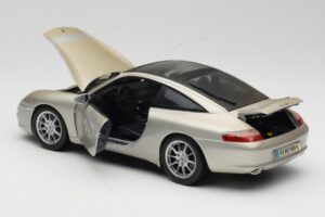 Porsche 911 996 Carrera 4S Ezüst Maisto 1:18 WAP02102212 Fém – 5. kép a 8-ből