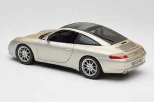 Porsche 911 996 Carrera 4S Ezüst Maisto 1:18 WAP02102212 Fém – 7. kép a 8-ből