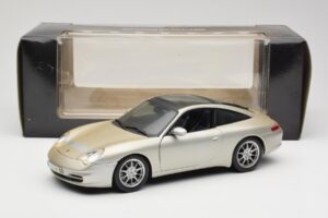 Porsche 911 996 Carrera 4S Ezüst Maisto 1:18 WAP02102212 Fém – 8. kép a 8-ből