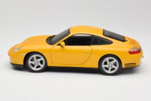 Porsche 911 996 Carrera 4S Sárga Maisto 1:18 WAP02101610 Fém – 4. kép a 8-ből