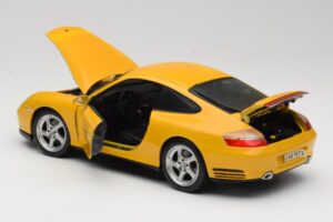 Porsche 911 996 Carrera 4S Sárga Maisto 1:18 WAP02101610 Fém – 5. kép a 8-ből