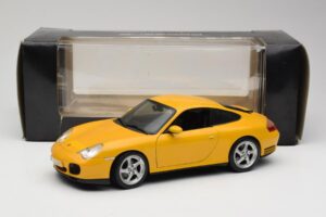 Porsche 911 996 Carrera 4S Sárga Maisto 1:18 WAP02101610 Fém – 8. kép a 8-ből