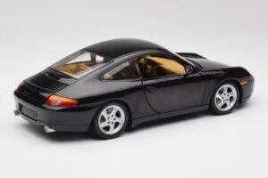 Porsche 911 996 Carrera Fekete Gate 1:18 1043 Fém – 3. kép a 8-ből