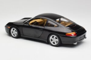 Porsche 911 996 Carrera Fekete Gate 1:18 1043 Fém – 7. kép a 8-ből