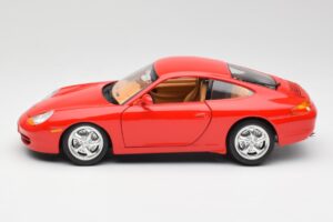 Porsche 911 996 Carrera Piros Bburago 1:18 3385 Fém – 4. kép a 8-ből