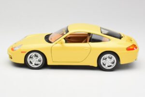 Porsche 911 996 Carrera Sárga Bburago 1:18 30085-M1 Fém – 4. kép a 8-ből