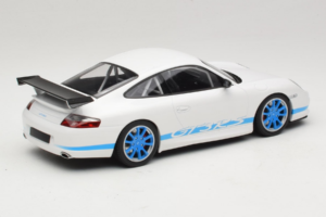 Porsche 911 996 GT3 RS Fehér Kék Csíkok Minichamps 1:18 155062021 Fém – 2. kép a 6-ből