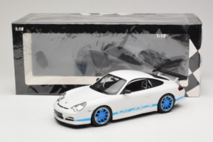 Porsche 911 996 GT3 RS Fehér Kék Csíkok Minichamps 1:18 155062021 Fém – 6. kép a 6-ből