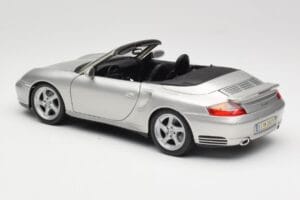 Porsche 911 996 Turbo Kabrió Ezüst Maisto 1:18 31660 Fém – 7. kép a 8-ből