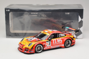 Porsche 911 997 GT3 R #8 De Lorenzi Racing De Lorenzi 24 Hours of Spa 2011 Minichamps 1:18 151118918 Fém – 6. kép a 6-ből