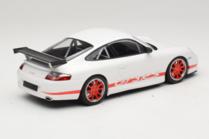 Porsche 911 996 GT3 RS Fehér Piros Csík Minichamps 1:18 155062020 Fém – 2. kép a 6-ből