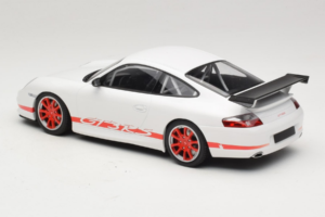 Porsche 911 996 GT3 RS Fehér Piros Csík Minichamps 1:18 155062020 Fém – 5. kép a 6-ből