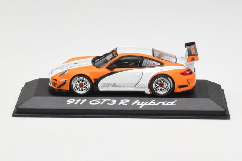 Porsche 911 GT3 R Hybrid 997.2 Presentation White Orange Minichamps 1:43 WAP0201170B Fém
