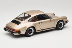 Porsche 911 Carrera 3.2 Bronz Solido 1:18 S1802602 Fém – 3. kép a 8-ből