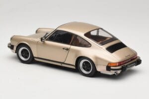 Porsche 911 Carrera 3.2 Bronz Solido 1:18 S1802602 Fém – 7. kép a 8-ből