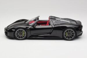 Porsche 918 Spyder Bazalt Fekete Metál Minichamps 1:18 110062431 Fém – 4. kép a 8-ből